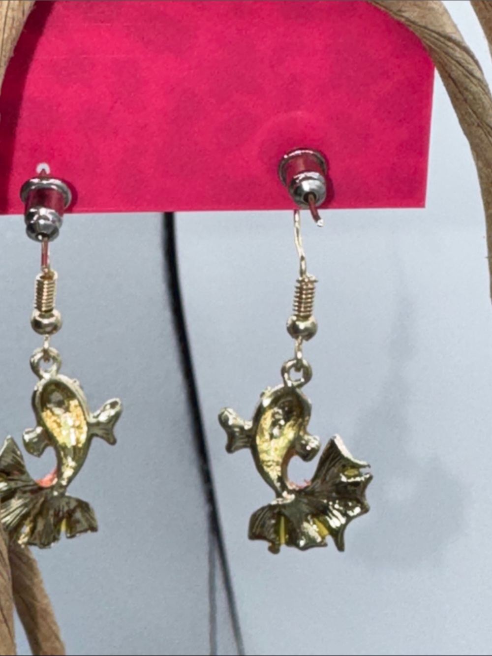 betsy Johnson goldfish dangling earrings New gold tone - Picture 5 of 7